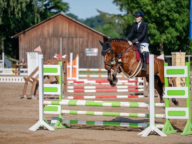 Sarah Philine Koch beim Springreiten, aktuelles Comeback im Parcours